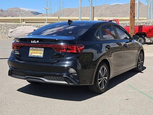 Aurora Black 2024 Kia Forte LXS