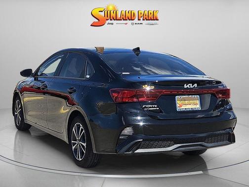 Aurora Black 2024 Kia Forte LXS