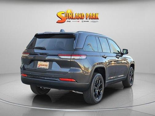 2025 Jeep Grand Cherokee Laredo