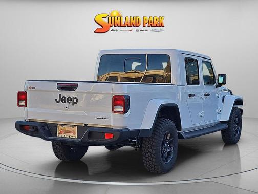 Bright White Clearcoat 2026 Jeep Gladiator Texas Trail