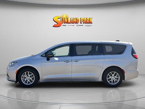 Silver Mist Clearcoat 2024 Chrysler Pacifica Touring-L