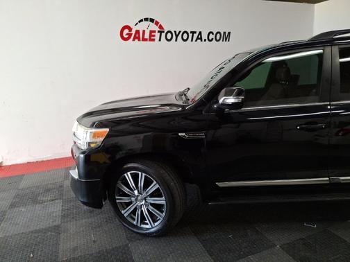 2017 Toyota Land Cruiser Base