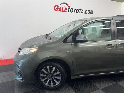 2018 Toyota Sienna LE