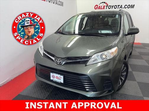 2018 Toyota Sienna LE