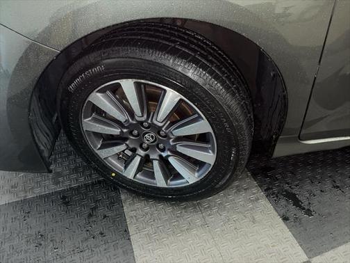 2018 Toyota Sienna LE
