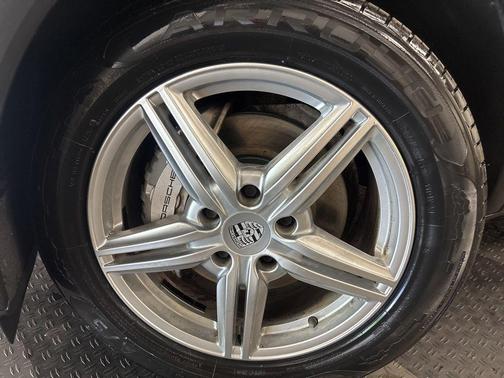 Rhodium Silver Metallic 2015 Porsche Cayenne Cayenne
