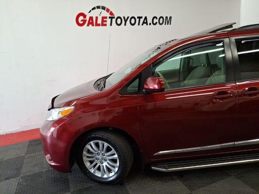 2013 Toyota Sienna XLE