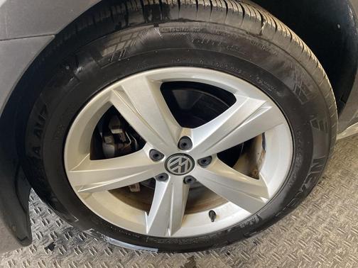 2012 Volkswagen Passat 2.5 SE