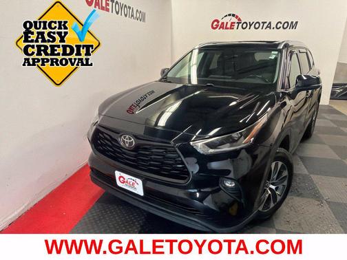 Midnight Black Metallic 2021 Toyota Highlander XLE