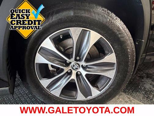 Midnight Black Metallic 2021 Toyota Highlander XLE