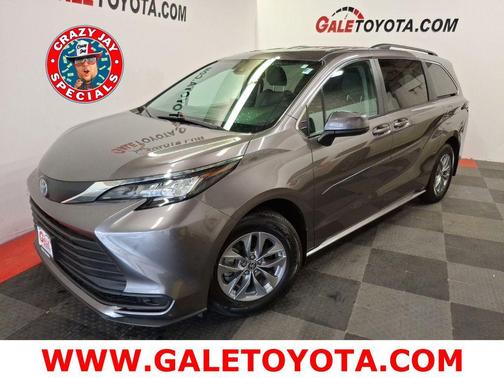 2023 Toyota Sienna LE