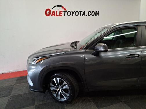 Magnetic Gray Metallic 2023 Toyota Highlander XLE