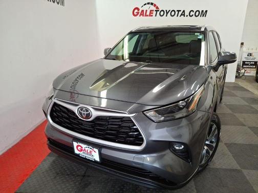 Magnetic Gray Metallic 2023 Toyota Highlander XLE