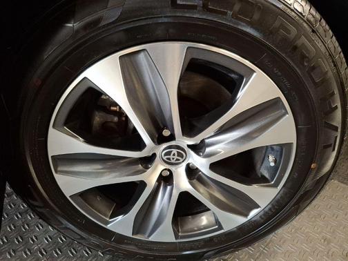 Magnetic Gray Metallic 2023 Toyota Highlander XLE