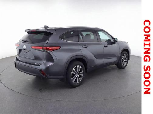 Magnetic Gray Metallic 2023 Toyota Highlander XLE