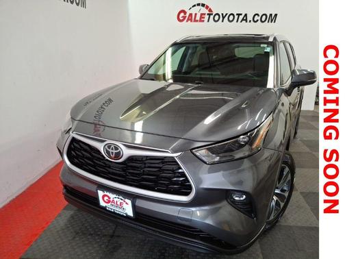 Magnetic Gray Metallic 2023 Toyota Highlander XLE
