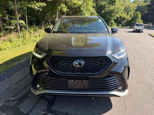 Midnight Black Metallic 2023 Toyota Highlander XSE