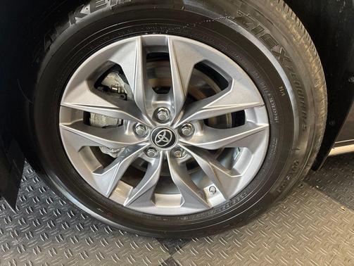 Predawn Gray Mica 2023 Toyota Sienna LE