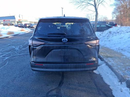 2024 Toyota Sienna LE