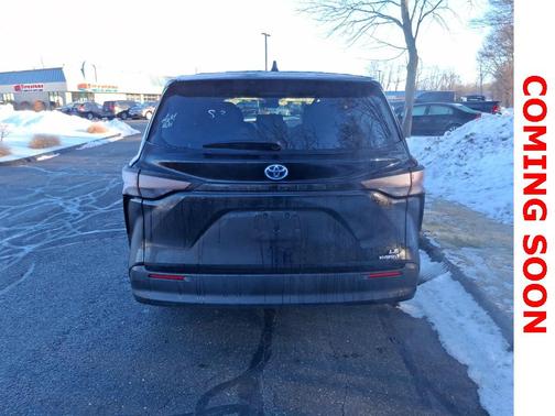 2024 Toyota Sienna LE