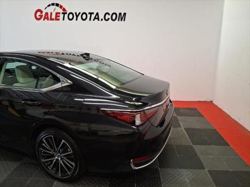 2024 Lexus ES 250 Base