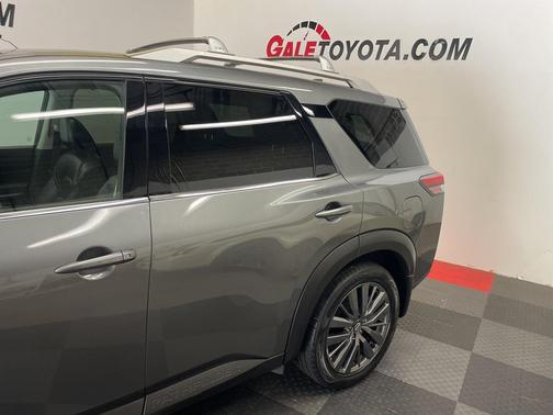2022 Nissan Pathfinder SL 4WD