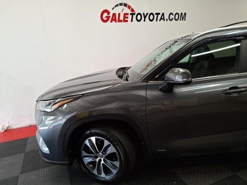 2024 Toyota Highlander Hybrid XLE