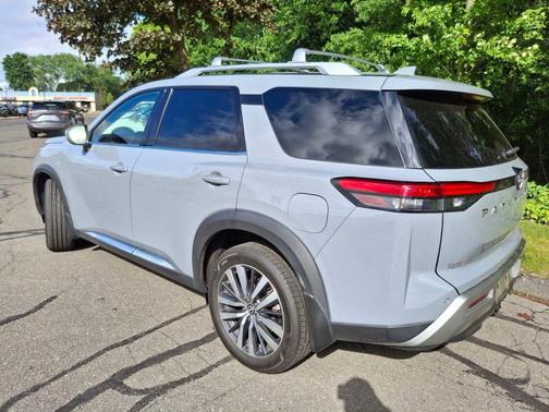 Boulder Gray Pearl 2022 Nissan Pathfinder Platinum 4WD