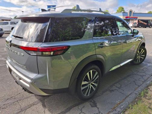 Boulder Gray Pearl 2022 Nissan Pathfinder Platinum 4WD