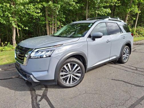 Boulder Gray Pearl 2022 Nissan Pathfinder Platinum 4WD