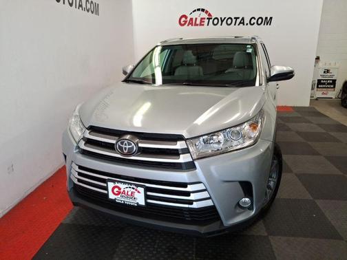 Celestial Silver Metallic 2019 Toyota Highlander XLE
