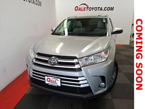 Celestial Silver Metallic 2019 Toyota Highlander XLE
