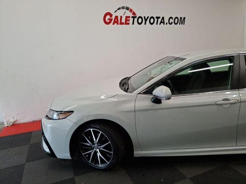 Ice Edge 2023 Toyota Camry SE