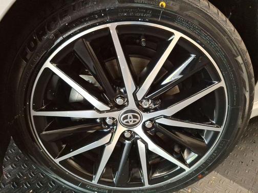 Ice Edge 2023 Toyota Camry SE