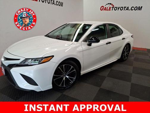 Super White 2019 Toyota Camry SE