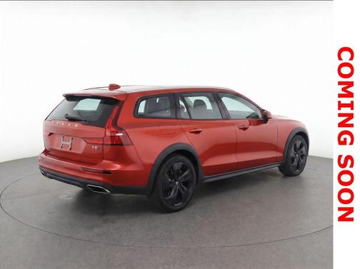 Fusion Red Metallic 2020 Volvo V60 Cross Country T5