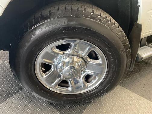 2017 RAM 2500 Tradesman Crew Cab 4x2 6'4' Box