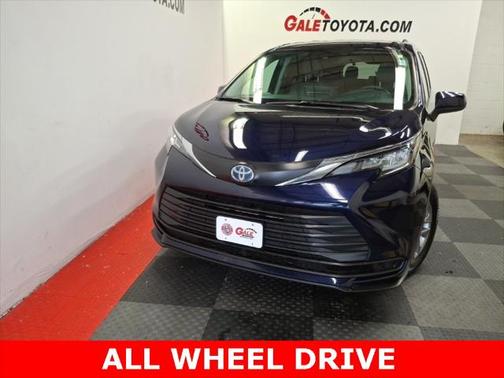 2022 Toyota Sienna LE