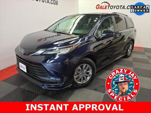 2022 Toyota Sienna LE
