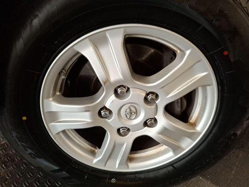 Magnetic Gray Metallic 2016 Toyota Sequoia SR5