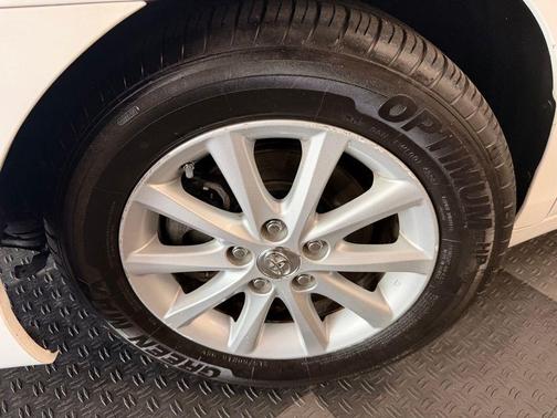 Super White 2011 Toyota Camry XLE