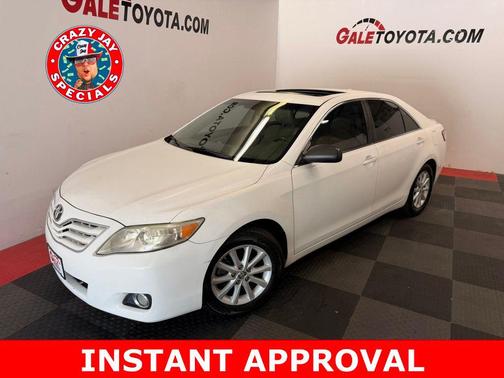 Super White 2011 Toyota Camry XLE