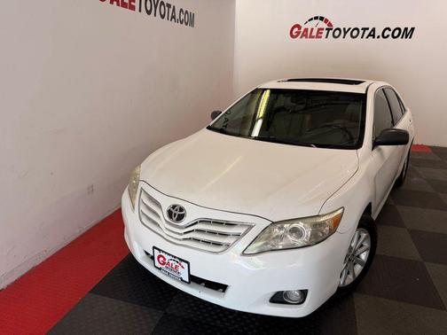 Super White 2011 Toyota Camry XLE