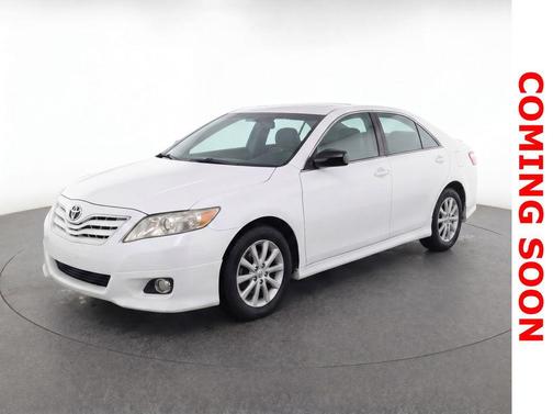 Super White 2011 Toyota Camry XLE