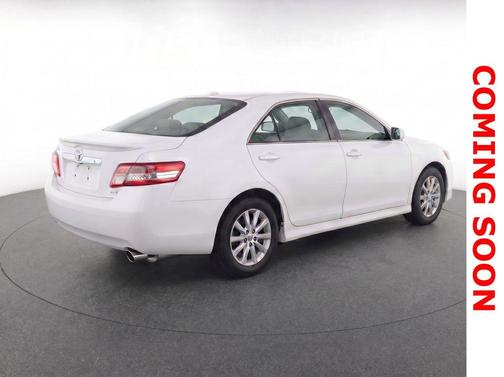 Super White 2011 Toyota Camry XLE