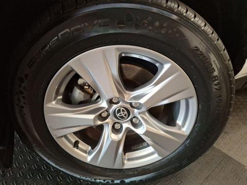 Ice Cap 2023 Toyota RAV4 XLE