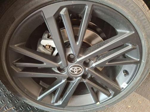 Ice 2026 Toyota Camry SE