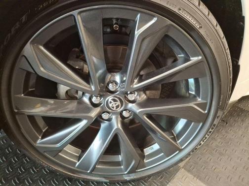 Wind Chill Pearl/Midnight Black Metallic 2023 Toyota Corolla XSE