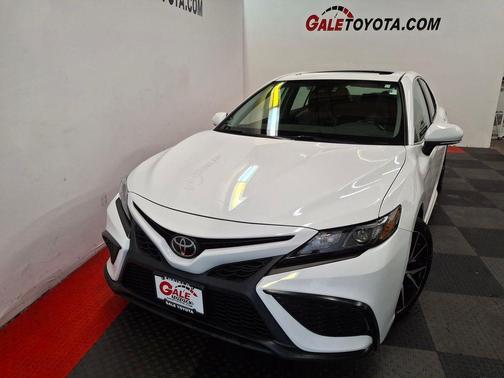 Ice Cap 2023 Toyota Camry SE