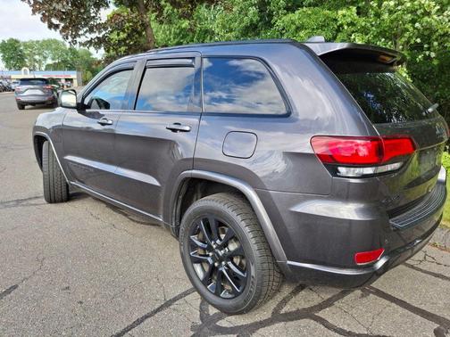 Granite Crystal Metallic Clearcoat 2020 Jeep Grand Cherokee Altitude